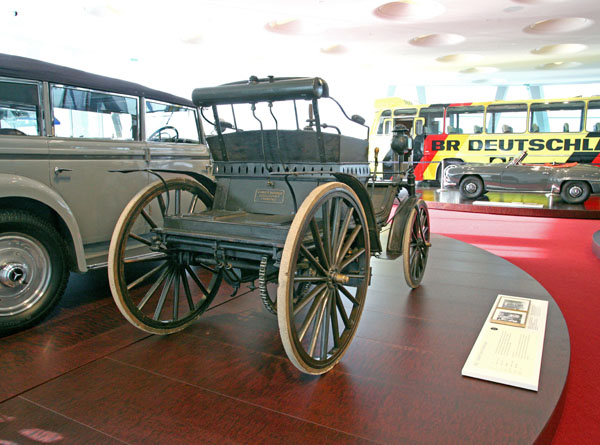 M-BASE エムベース ｜ 街角のクルマたちAtoZ